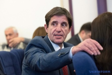 У Авакова кажуть, що георгіївських стрічок рік у рік дедалі менше