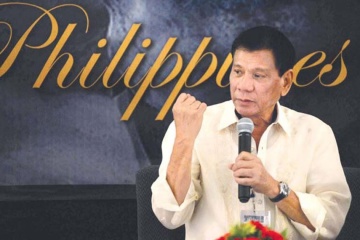 El presidente de Filipinas dice que, a diferencia de Putin, no mata a niños 
