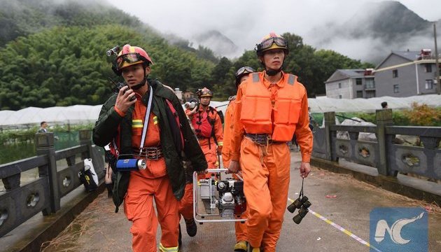 Зсуви в Китаї: 13 загиблих, десятки зниклих безвісти