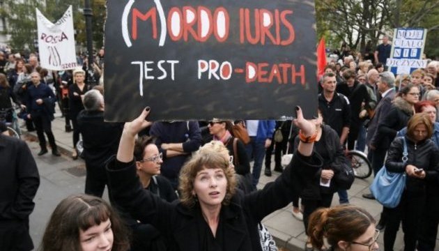Польський міністр назвав противників заборони абортів маргіналами