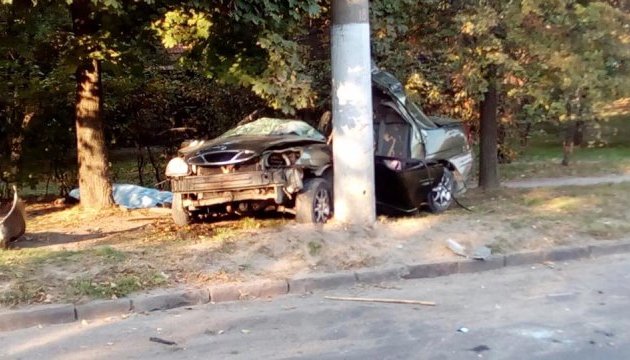 У Львові автівка розбилася об стовп, загинули двоє людей