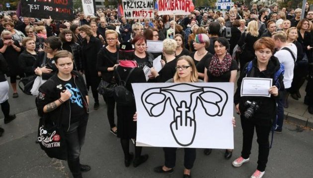 У Польщі - другий загальний страйк жінок проти заборони абортів