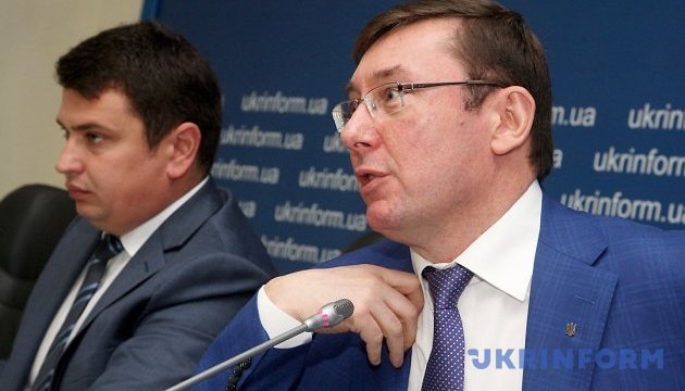 Луценко зізнався, що е-декларацію заповнюють за нього