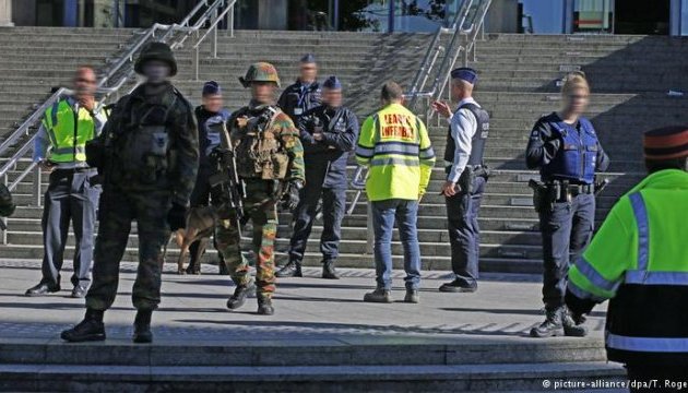 У Брюсселі на двох поліцейських напали з ножем