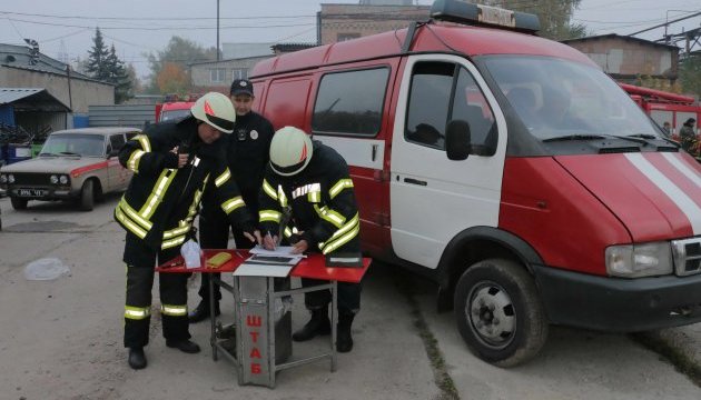 Велика пожежа у Харкові: довелося задіяти спецпотяг