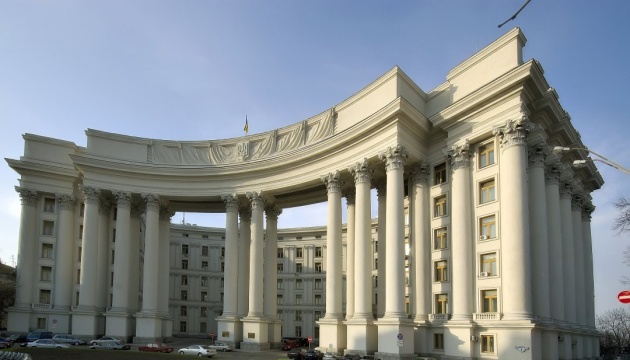 МЗС рекомендує вивезеним у росію українцям повідомити свої дані найближчим посольствам