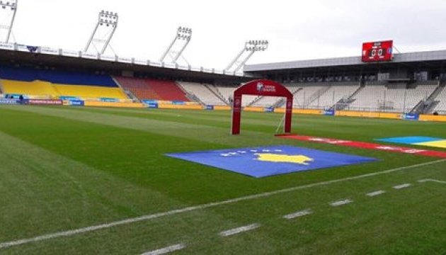 На стадіоні у Кракові розгорнули найбільший у світі прапор України