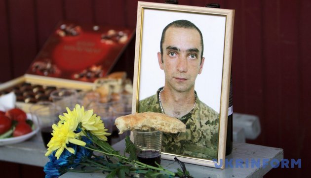 Помер важкопоранений боєць української армії