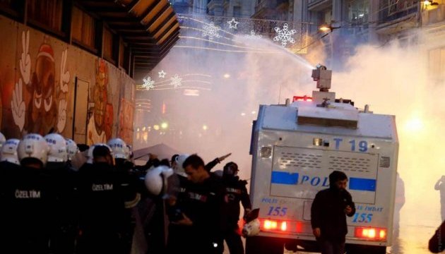 В Анкарі сльозогоном і водометами розігнали акцію у пам’ять жертв терактів