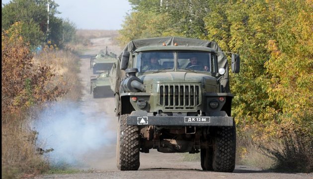 Ayrault: Hay que continuar con la retirada de las tropas en Donbás 