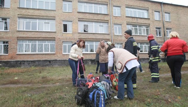 Учнів зі зруйнованої школи у Василькові переведуть до трьох інших 
