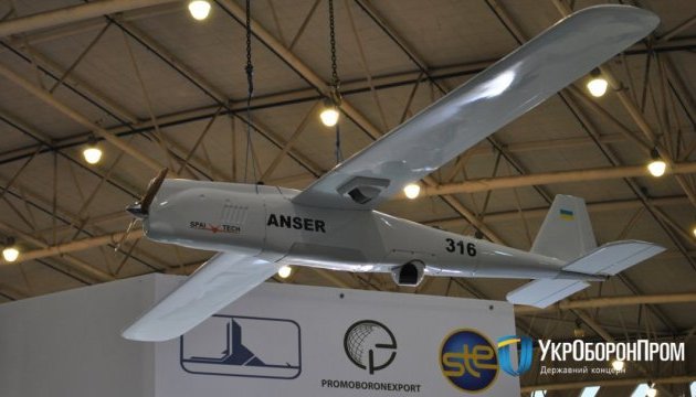 Зброя та безпека: у Києві презентували новий український дрон ANSER