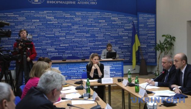 Експерти обговорюють проблеми надання адмінпослуг жителям окупованого Криму