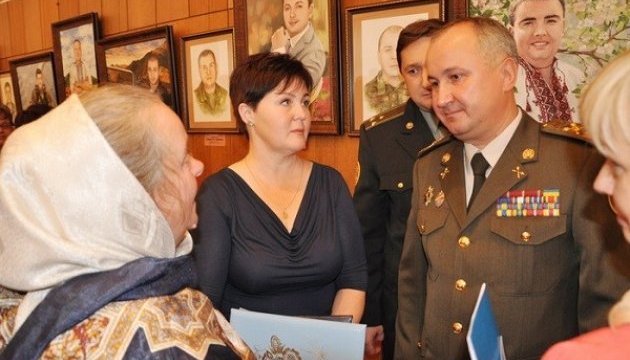 Невидима Варта: Грицак передав родинам загиблих співробітників СБУ портрети Героїв