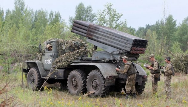 ATO: 13 ataques enemigos y 1 soldado ucraniano herido