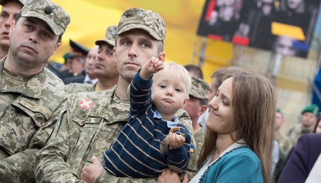 Ukraine feiert Tag des Vaterlandsverteidigers