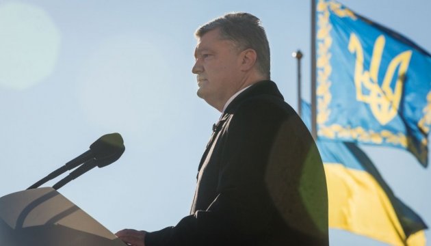 Порошенко  обіцяє нацгвардійцям півтисячі квартир