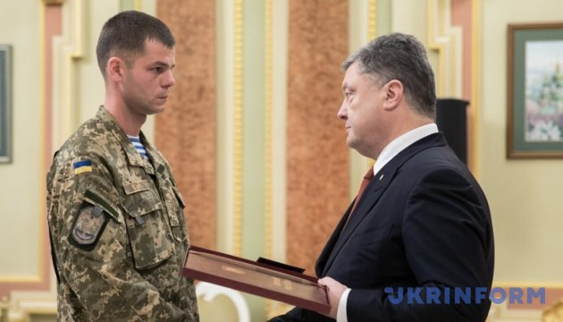 Президент присвоїв звання Героя України ще двом військовим