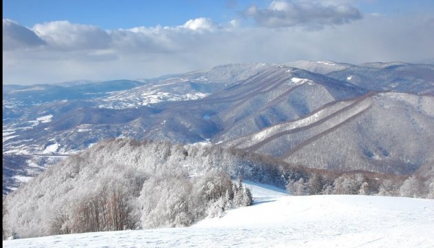 Le Service national d'urgence avertit du danger d'avalanche dans les Carpates ukrainiennes