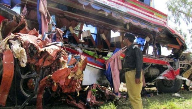 У Пакистані зіткнулися два автобуси, 30 загиблих