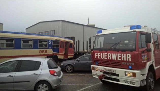 В Австрії вантажні вагони врізались в електричку, 12 травмованих