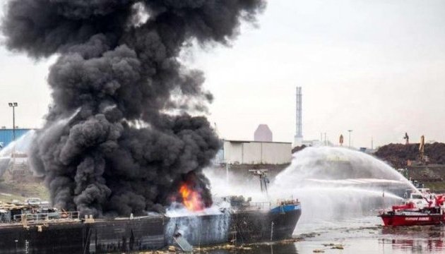 На півдні Китаю вибухнув танкер із нафтою
