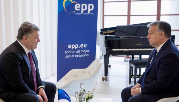 Порошенко обговорив з Орбаном продовження санкцій проти РФ