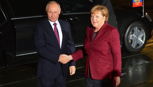 Ангельське терпіння: Меркель не втрачає надії домовитися з Путіним