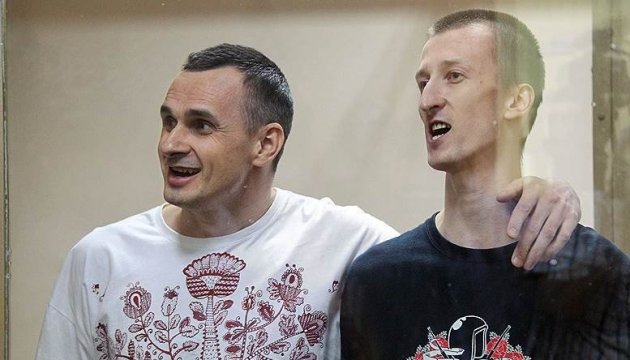 У Кримському домі показують фільм про Сенцова і Кольченка