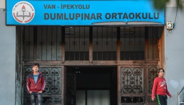 У Туреччині початкову школу закидали 