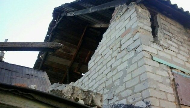 Мешканці Авдіївки показали свої будинки, розтрощені танками бойовиків