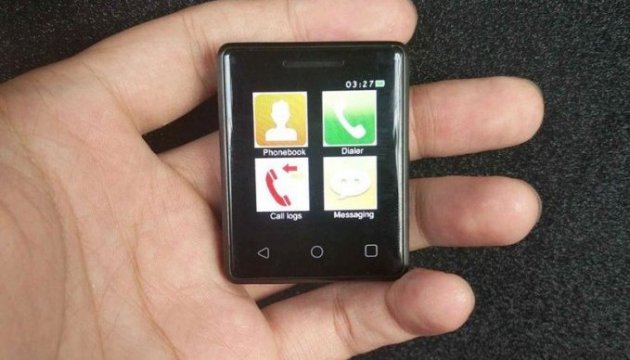 Китайці випустили найменший сенсорний телефон