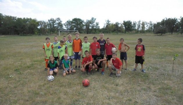 Українські діти із зони АТО зіграли перші футбольні матчі в австралійській формі