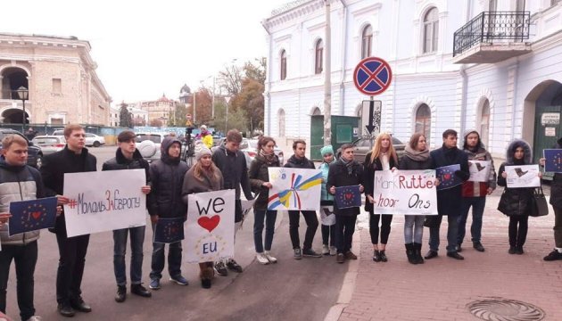 Київські студенти під посольством Нідерландів вимагали ратифікувати асоціацію з ЄС
