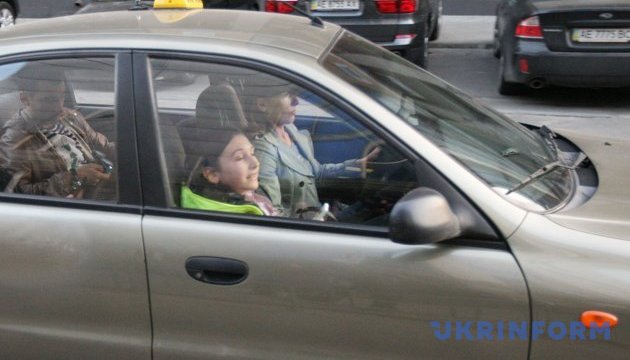 Майже весь ринок таксі в Україні працює в 