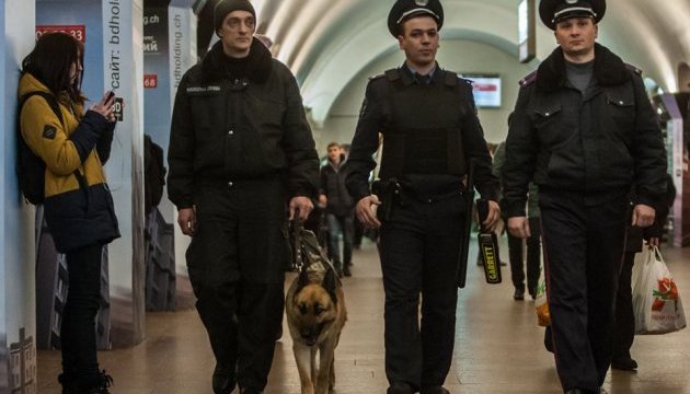 Київський метрополітен хоче більше поліцейських на станціях  