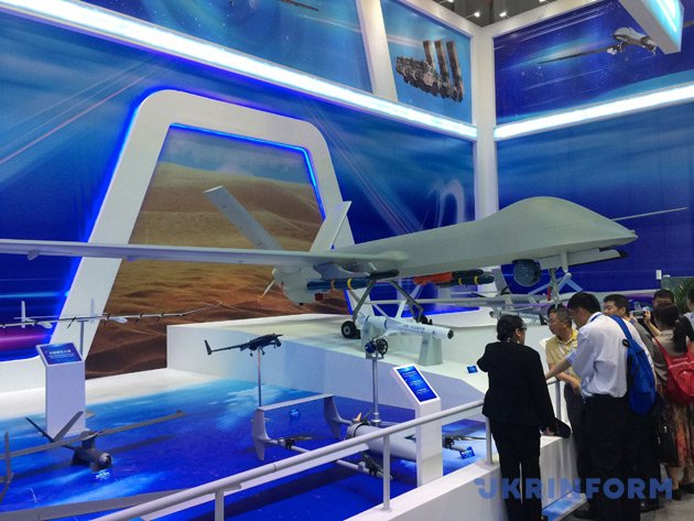 Україна представляє власну продукцію на Міжнародному авіакосмічному салоні - фото 2