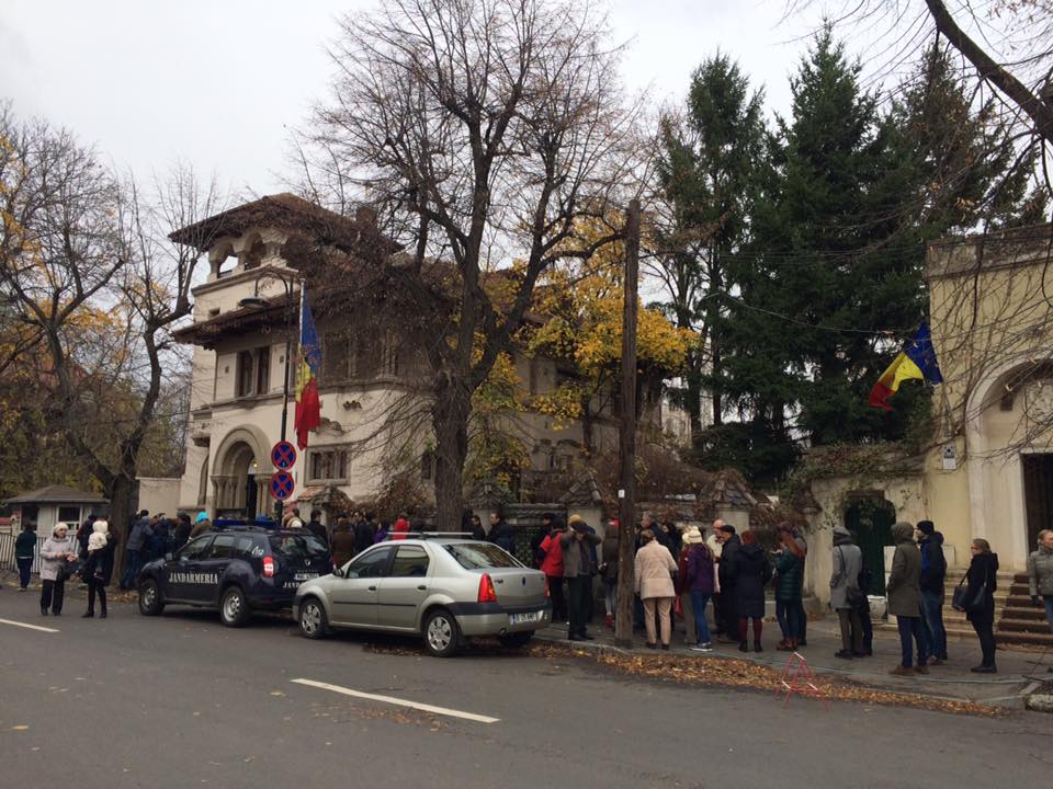 Вибори президента Молдови: на дільницях у Румунії утворилися черги - фото 1