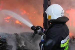 На Миколаївщині гасять пожежу після прильоту ракети