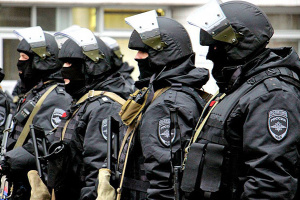 Російські силовики проводять чергові обшуки в Генічеську