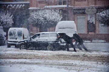 Дорожники розповіли, на яких трасах досі обмежений рух