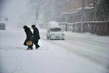 Уночі чотири області накриє снігопадом - ДСНС