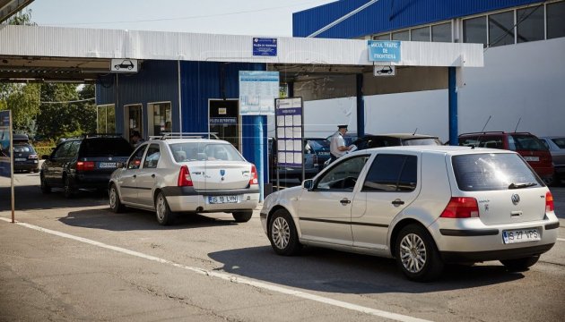 Over 1,300 vehicles piled up at Ukrainian-Polish border