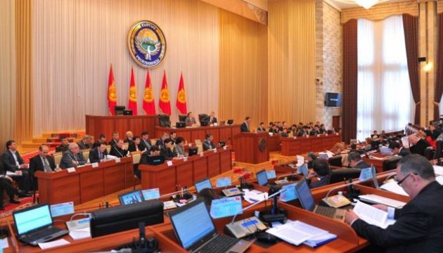 Парламент Киргизстану визначився з датою конституційного референдуму