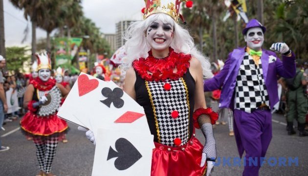 У Києві затримали контрабандних карнавальних костюмів на мільйон
