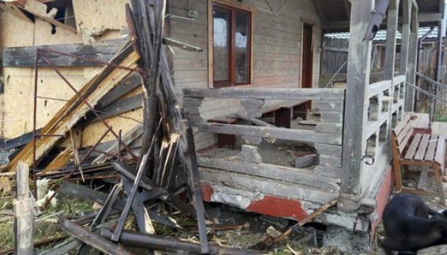Бойовики під Маріуполем обстріляли житлові будинки