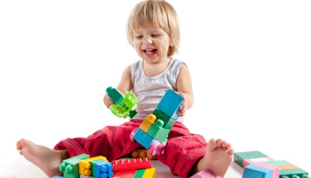 Toys.com.ua розповів, скільки іграшок потрібно дитині