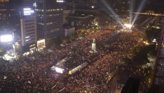 Тисячі протестувальників вимагають відставки президента Південної Кореї