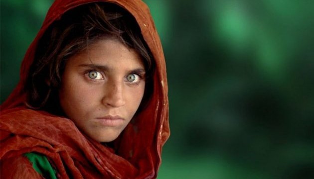 Уряд Пакистану просять не депортувати біженку з обкладинки National Geographic