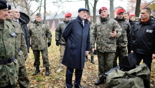26 генералів та 260 вищих офіцерів пішли з польської армії на знак протесту